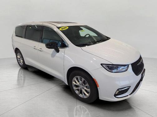 Bright White Clearcoat 2026 Chrysler Pacifica Limited