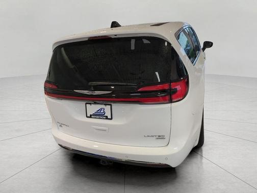 Bright White Clearcoat 2026 Chrysler Pacifica Limited