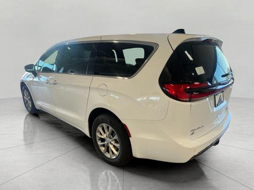Bright White Clearcoat 2026 Chrysler Pacifica Limited
