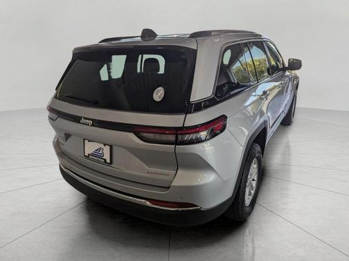 2022 Jeep Grand Cherokee Laredo