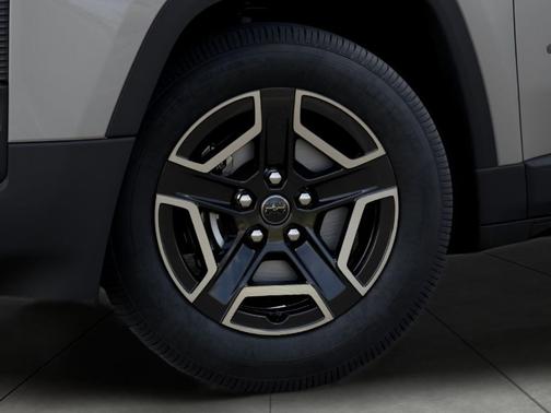 SILVER ZYNITH 2026 Jeep Cherokee Laredo 4x4