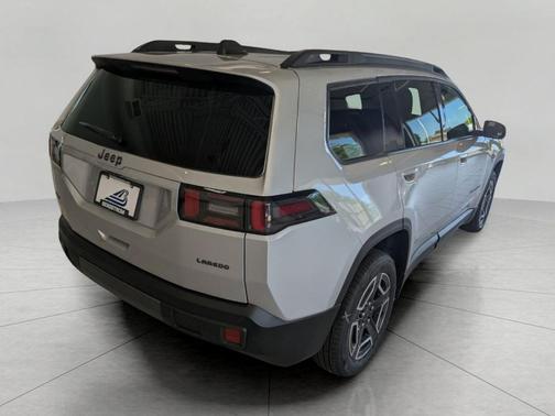 SILVER ZYNITH 2026 Jeep Cherokee Laredo 4x4