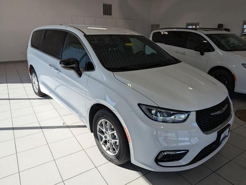 Bright White Clearcoat 2026 Chrysler Pacifica L