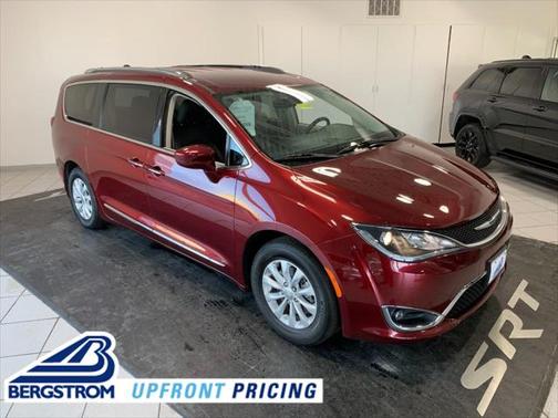 PRV VELVET RED PEARL COAT 2018 Chrysler Pacifica Touring-L