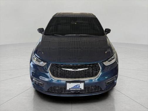 2025 Chrysler Pacifica L