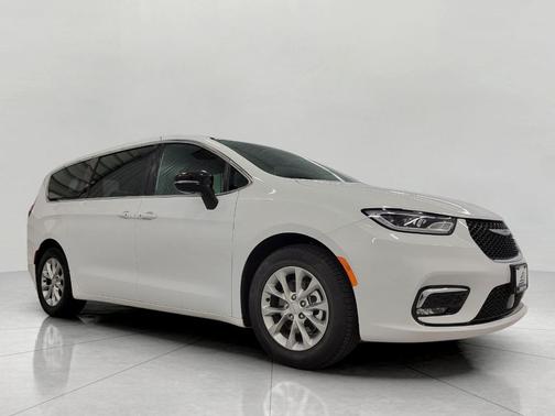 Bright White Clearcoat 2026 Chrysler Pacifica Limited