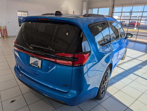 HYDRO BLUE 2026 Chrysler Pacifica L