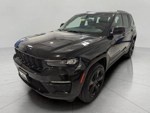 Diamond Black Crystal Pearlcoat 2025 Jeep Grand Cherokee Limited