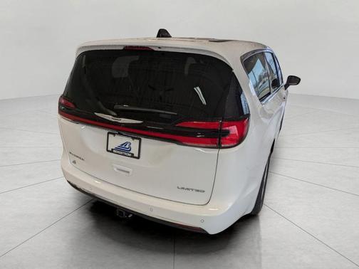 Bright White Clearcoat 2026 Chrysler Pacifica Limited