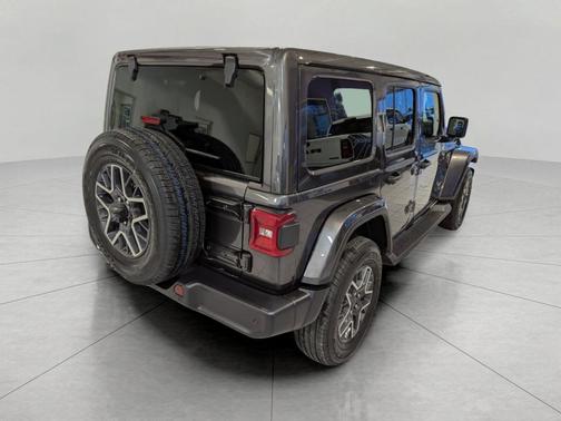 2026 Jeep Wrangler 4-Door Sahara 4x4