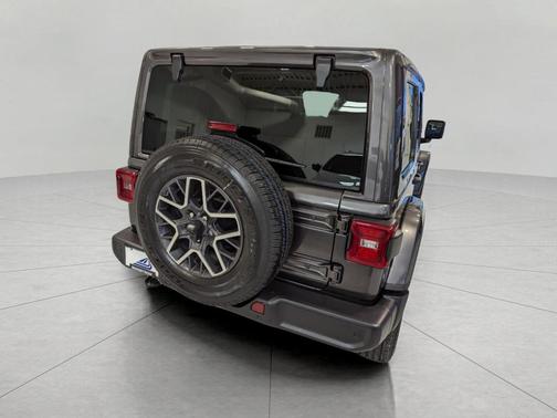 2026 Jeep Wrangler 4-Door Sahara 4x4