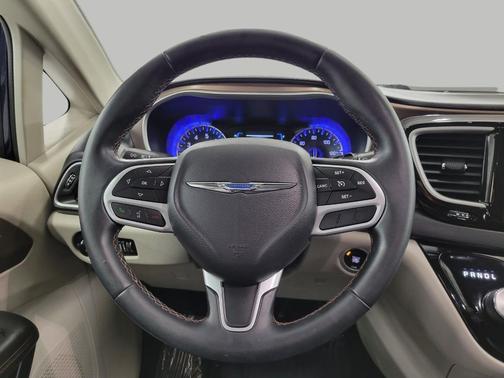 JAZZ BLUE PEARLCOAT 2017 Chrysler Pacifica Touring-L