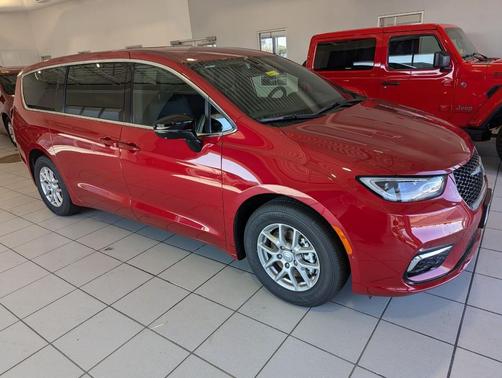 Red Hot Pearlcoat 2026 Chrysler Pacifica L