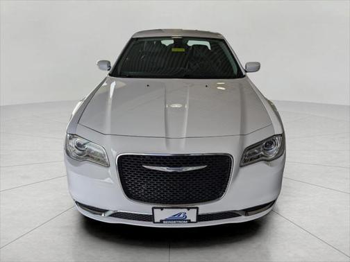 2016 Chrysler 300 Limited