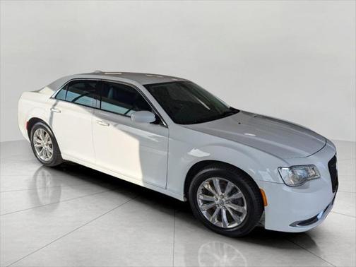 2016 Chrysler 300 Limited