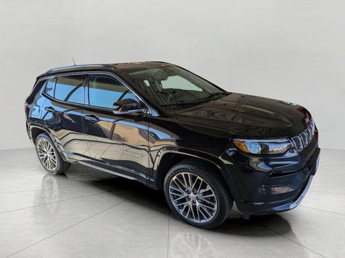 Diamond Black Crystal Pearlcoat 2022 Jeep Compass Limited