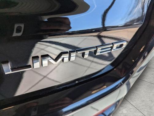 Diamond Black Crystal Pearlcoat 2022 Jeep Compass Limited