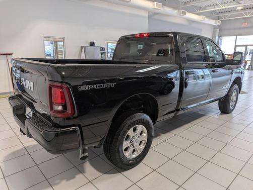 Diamond Black Crystal Pearlcoat 2026 RAM 2500 Big Horn Crew Cab 4x4 6'4' Box