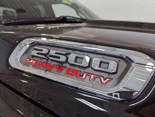 Diamond Black Crystal Pearlcoat 2026 RAM 2500 Big Horn Crew Cab 4x4 6'4' Box