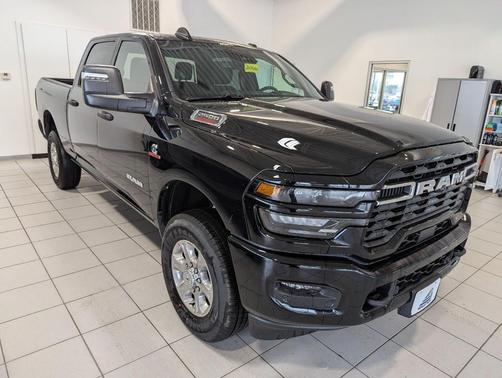 Diamond Black Crystal Pearlcoat 2026 RAM 2500 Big Horn Crew Cab 4x4 6'4' Box