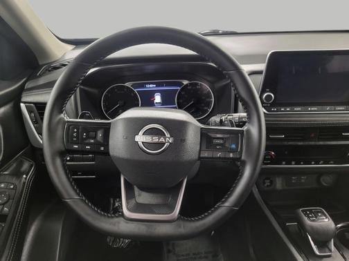 Super Black 2025 Nissan Rogue SV