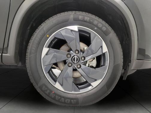 Super Black 2025 Nissan Rogue SV