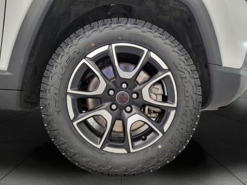 WHITE 2025 Jeep Compass Trailhawk