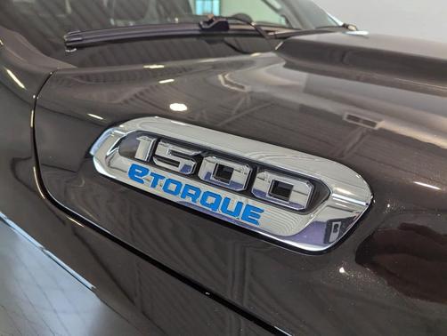 Diamond Black Crystal Pearlcoat 2026 RAM 1500 Laramie