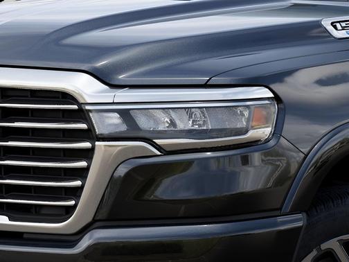 Diamond Black Crystal Pearlcoat 2026 RAM 1500 Laramie