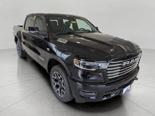 Diamond Black Crystal Pearlcoat 2026 RAM 1500 Laramie
