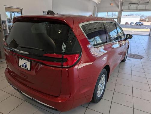 Red Hot Pearlcoat 2026 Chrysler Pacifica L