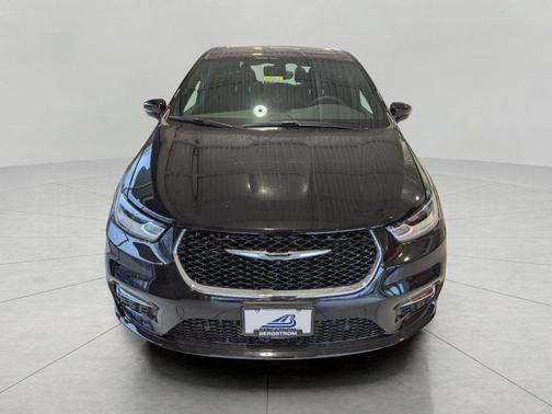 Diamond Black Crystal Pearlcoat 2026 Chrysler Pacifica L