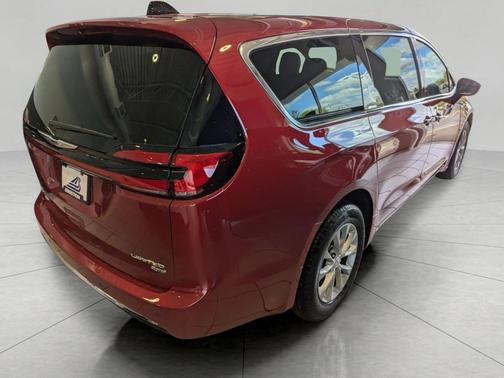 Red Hot Pearlcoat 2026 Chrysler Pacifica Limited