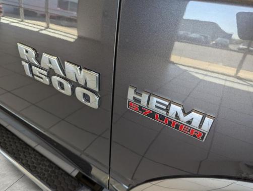 Granite Crystal Metallic Clearcoat 2014 RAM 1500 Big Horn