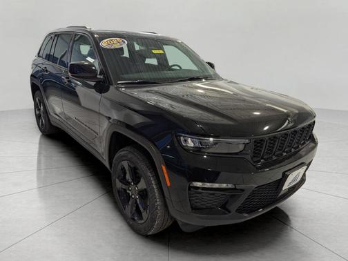 Diamond Black Crystal Pearlcoat 2025 Jeep Grand Cherokee Limited