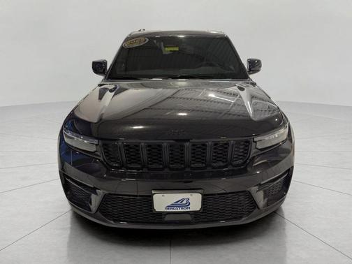 Diamond Black Crystal Pearlcoat 2025 Jeep Grand Cherokee Limited