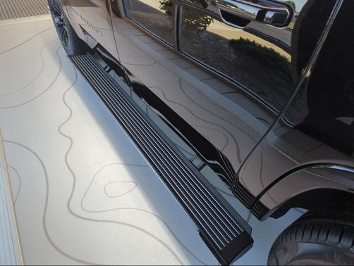 High Gloss Black 2026 Jeep Grand Wagoneer L Summit Reserve 4x4