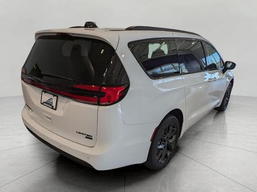 Bright White Clearcoat 2026 Chrysler Pacifica Limited