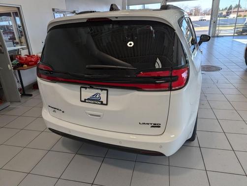 Bright White Clearcoat 2026 Chrysler Pacifica Limited