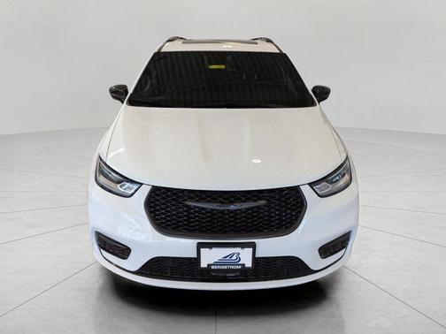 Bright White Clearcoat 2026 Chrysler Pacifica Limited