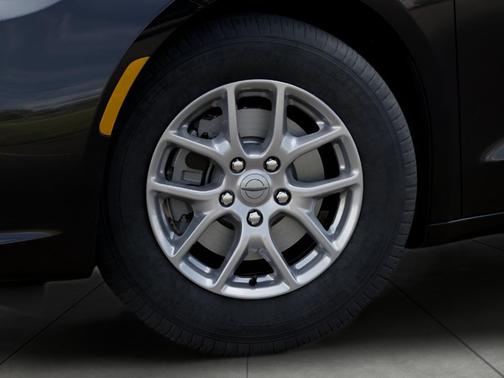 Diamond Black Crystal Pearlcoat 2026 Chrysler Pacifica L