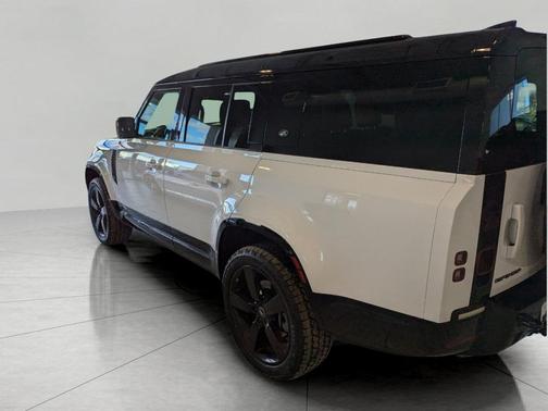 2024 Land Rover Defender 130 P400 X-Dynamic SE