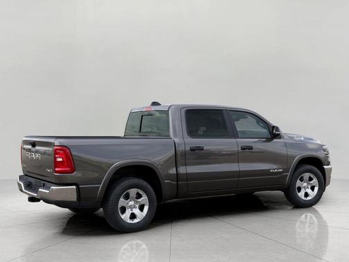 GRANITE CRYSTAL CLEAR COAT 2026 RAM 1500 Big Horn/Lone Star