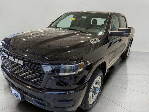 Diamond Black Crystal Pearlcoat 2026 RAM 1500 Big Horn/Lone Star