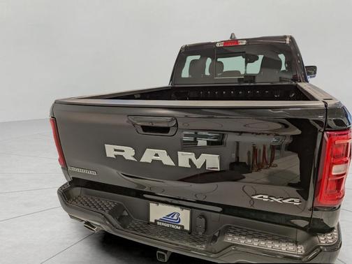 Diamond Black Crystal Pearlcoat 2026 RAM 1500 Big Horn/Lone Star