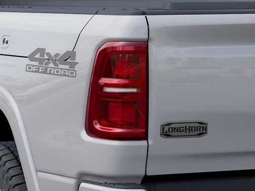 Ivory White Tri-Coat Pearlcoat 2026 RAM 1500 Longhorn