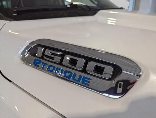 Ivory White Tri-Coat Pearlcoat 2026 RAM 1500 Longhorn
