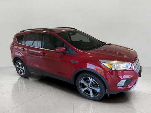 RUBY RED METALLIC TINTED CLEARCOAT 2017 Ford Escape SE