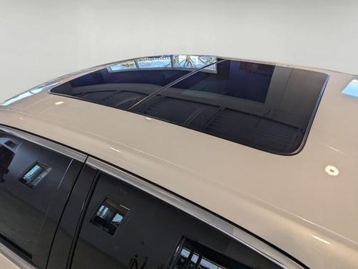 Ivory Tri-Coat Pearl 2015 Chrysler 300C Platinum