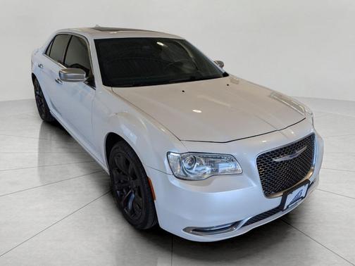 Ivory Tri-Coat Pearl 2015 Chrysler 300C Platinum